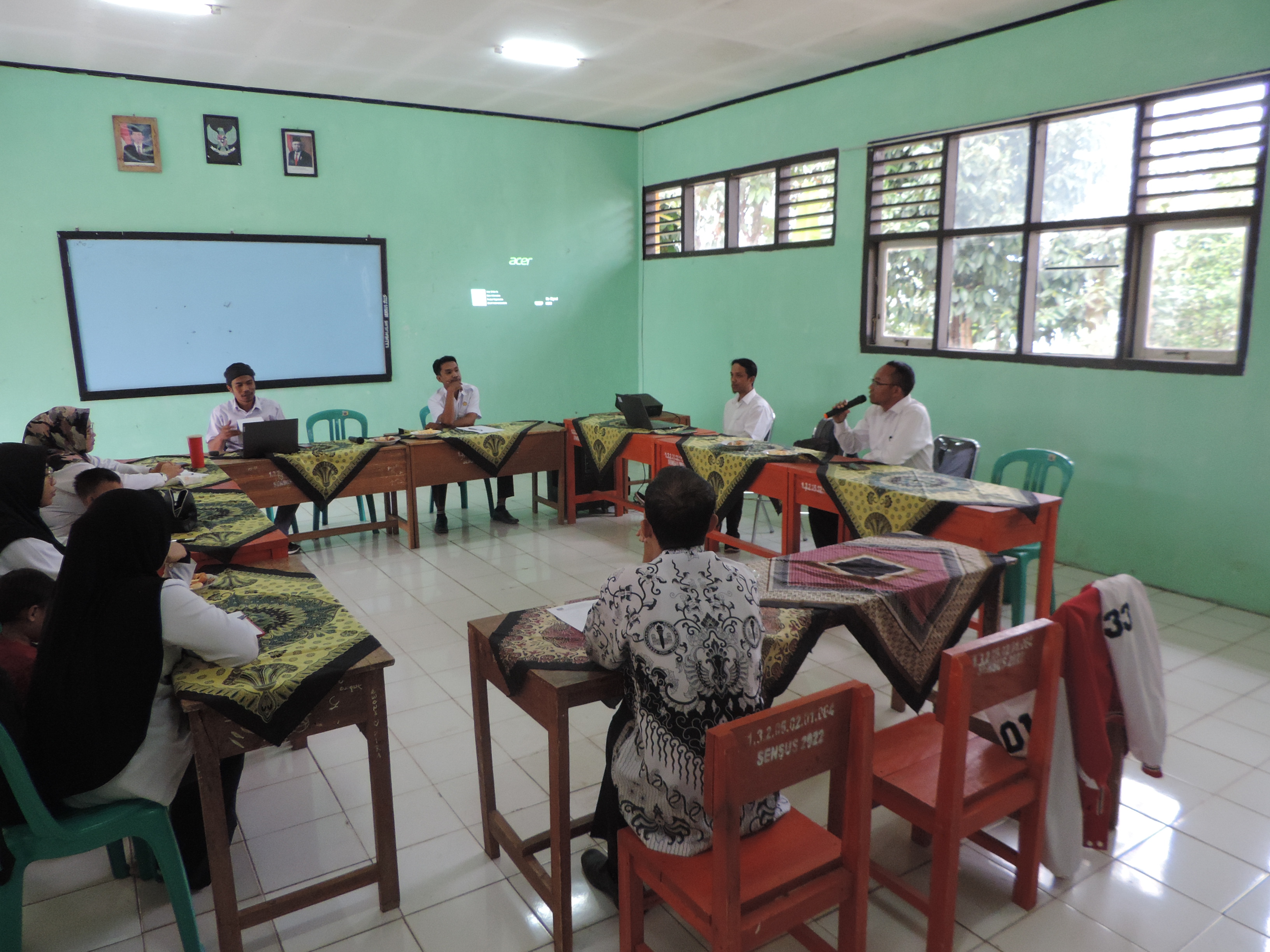 Rapat Dewan Guru dan Staff